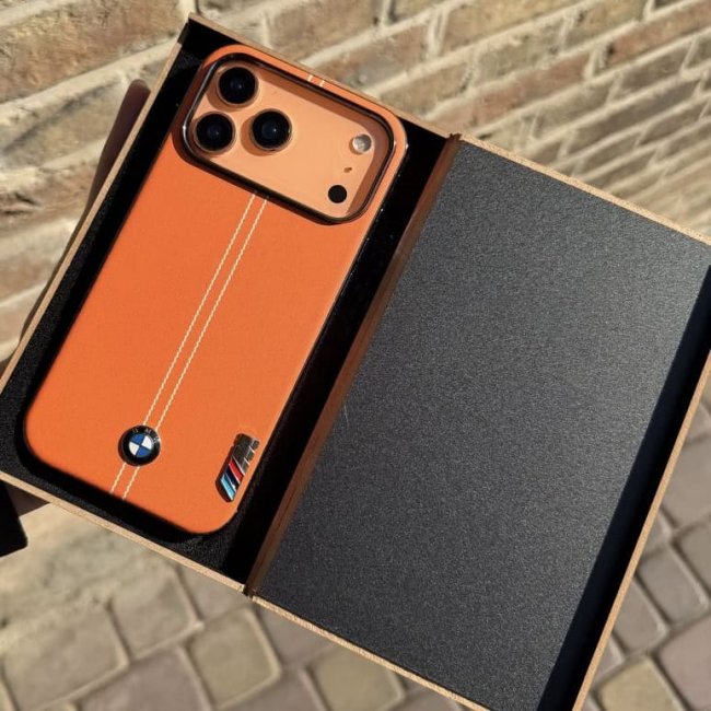 کاور چرمی iphone 17 pro max BMW M3