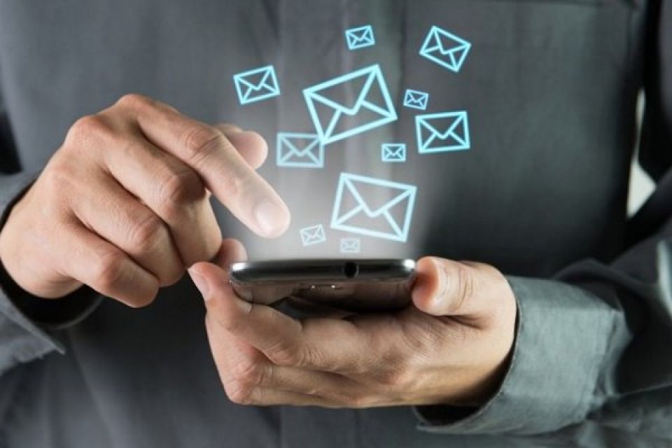 درآمد اپراتورها از پیامک موبایل به صفر رسید