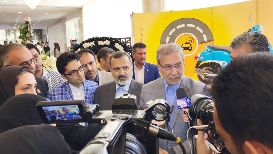 سرویس پیک موتوری 'تاچ سی' در مشهد با حضور وزیر کار رونمایی شد