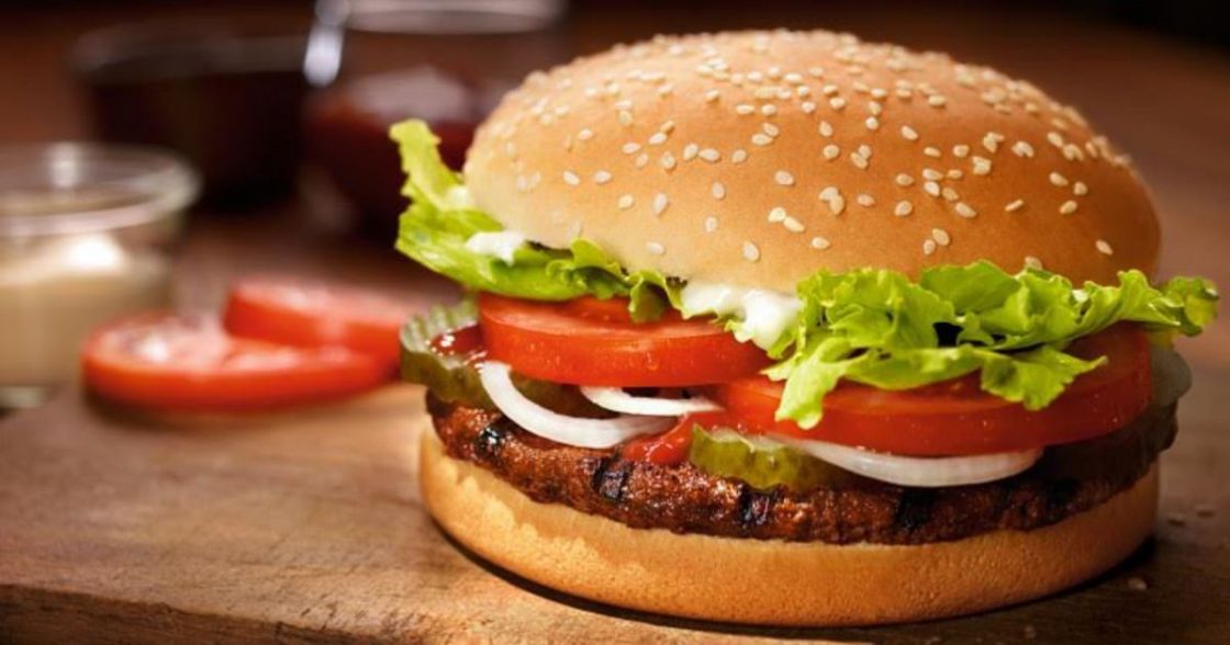 روبات Flippy در پخت همبرگر به شما کمک میکند