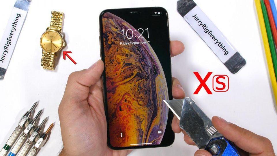 تماشا کنید تست مقاومت آیفون XS Max