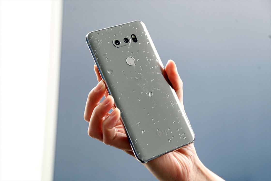 الجی به طور رسمی از پرچم دار جدید خود "V30" رونمایی کرد