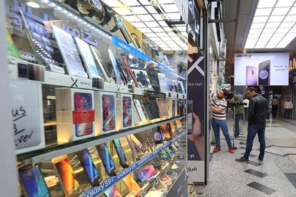 با کاهش نرخ دلار تلفن های همراه ارزان شد