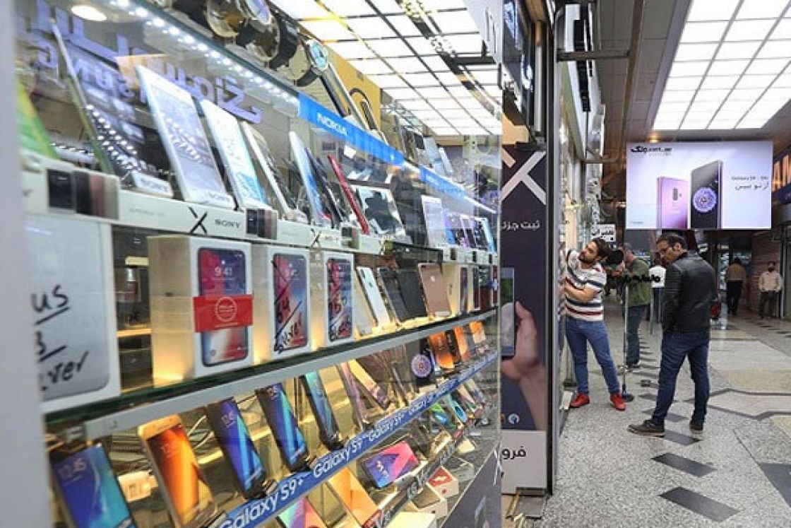 با کاهش نرخ دلار تلفن های همراه ارزان شد