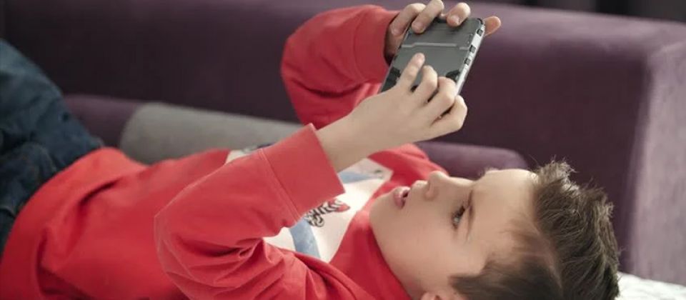 شخصیت تهاجمی کودکان با اعتیاد به بازی‌های موبایلی
