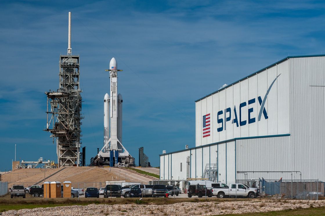 تماشا کنید ویدیو کامل لحظه پرتاب موشک Falcon Heavy اسپیس ایکس
