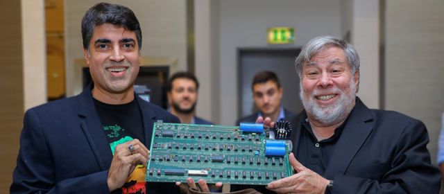 کلکسیونر معروف، یک کامپیوتر نایاب اپل را به قیمت ۱.۲۵ میلیون درهم فروخت!