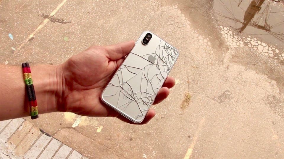 تماشا کنید تست سقوط iPhone X