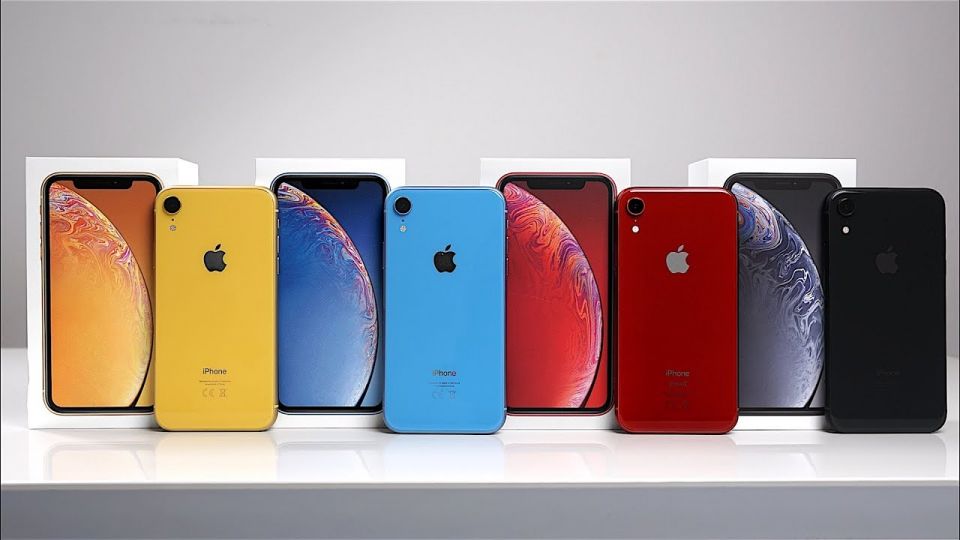 تماشا کنید جعبه گشایی آیفون XR