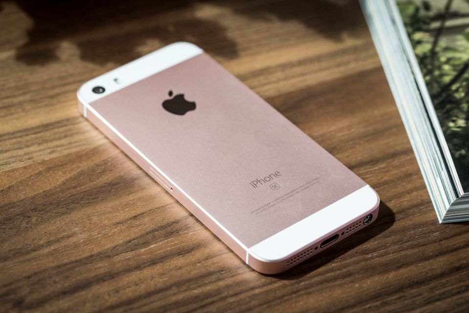 آیا نسل دوم iPhone SE معرفی خواهد شد ؟