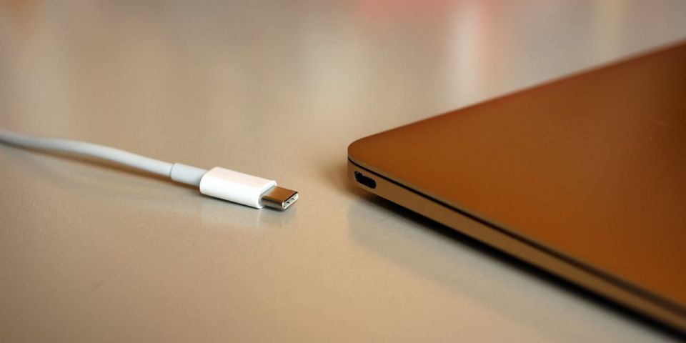 اپل به دنبال جایگزینی پورت لایتنینگ با USB C است
